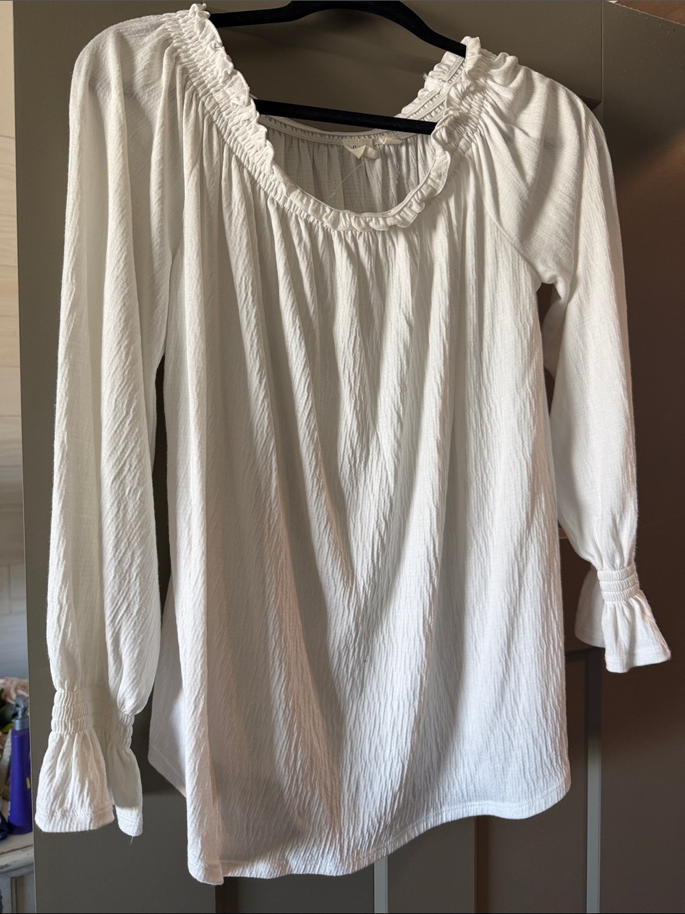 GAP White Ruffled Scoop-Neck Long Sleeve Blouse